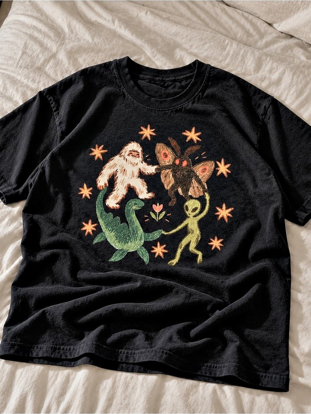 Around the Rosy Alien Loch Ness Monster Graphic Tee – Black (Gildan Reprint)

📏
